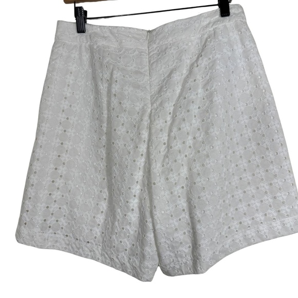 Caractère White High Waist Eyelet Embroidered Shorts – Lined, Elegant Size: 8 - Picture 2 of 16